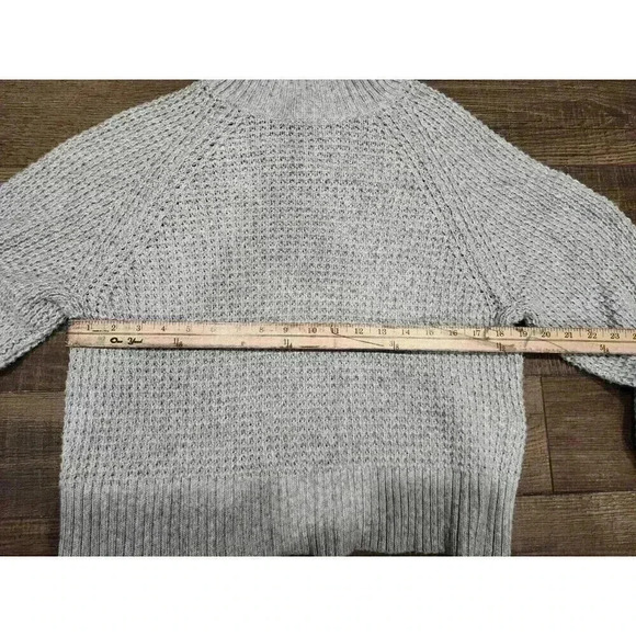 American Eagle Cropped Sweater Womens M Grey Pullover Turtleneck Casual Knit Top - Picture 6 of 6